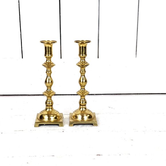 Vintage brass distressed / tarnished pillar spindle candlesticks - Picture 1 of 10